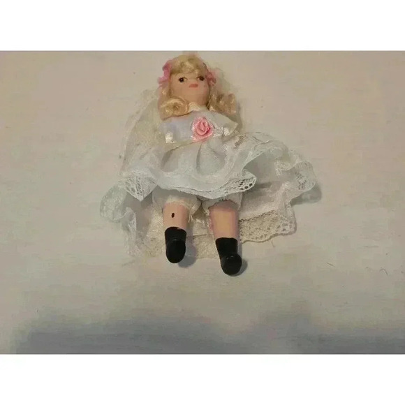 Unbranded porcelain Doll White‎ Pink - Picture 5 of 5